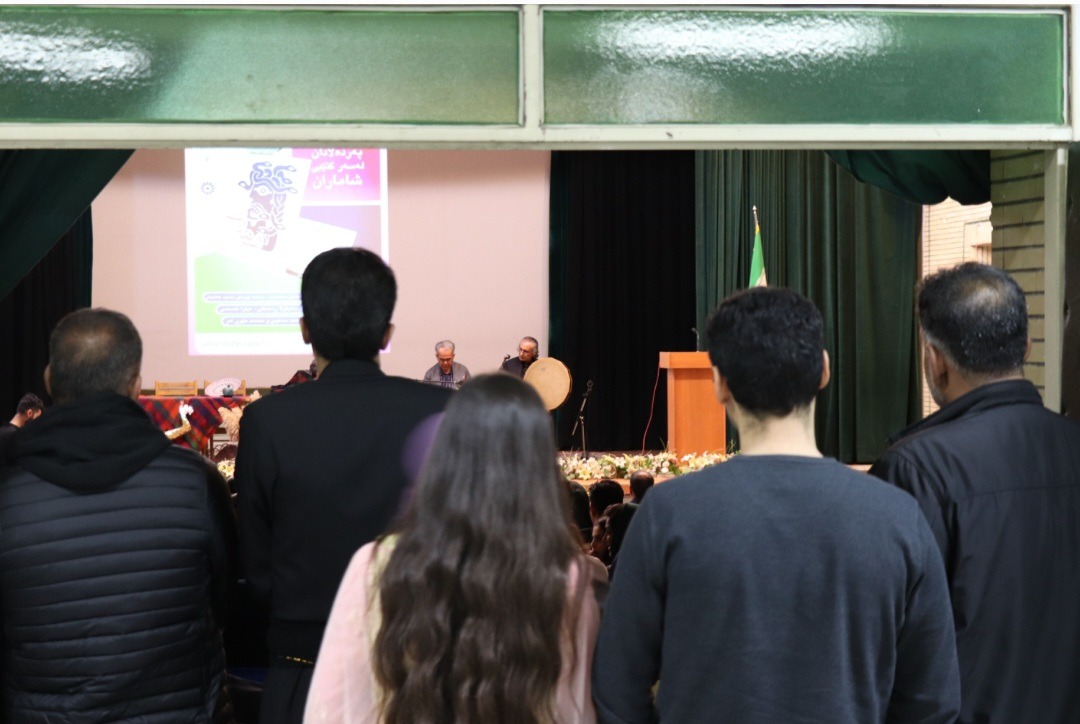 کامێران، تا ئەوپەڕی خەونەکانی شاماران، ڕازەکان ئەدرکێنێ 25 ونەرمەندانی کامێرانی: مامە عێزەت حەقشناس، لالە فەتالی تەختی، میرزا مراو عەزیزی، فاتێح مەردۆخیان، ئەحلە زریکەی گڵیان و پەنجە و ئاکاردۆنەکەی هێشتای کەیوو موتیعی کرد.