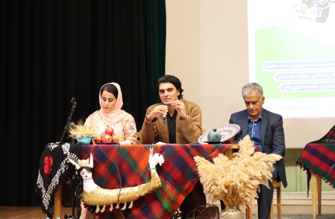 کامێران، تا ئەوپەڕی خەونەکانی شاماران، ڕازەکان ئەدرکێنێ 20 ڕێوڕەسمەکە پێکهاتبوو لە سێ پانێلی شیکاری: