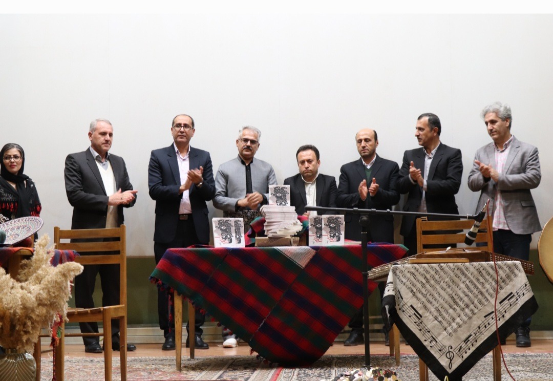 کامێران، تا ئەوپەڕی خەونەکانی شاماران، ڕازەکان ئەدرکێنێ 28 ڕێوڕەسمی شرۆڤەی ئوستوورەی شاماران و پەردەلادان لەسەر ڕۆمانەکە و پێشکەشکردنی چەن سپاسنامە کۆڕەکە کۆتایی پێهات.