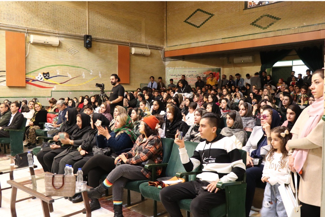 کامێران، تا ئەوپەڕی خەونەکانی شاماران، ڕازەکان ئەدرکێنێ 19 کتێبخانەی گشتیی و فەرهەنگ و ئیرشادی کامێران لە ساڵۆنی فەرهەنگ و ئیرشادی ئەو شارە بەڕێوەچوو